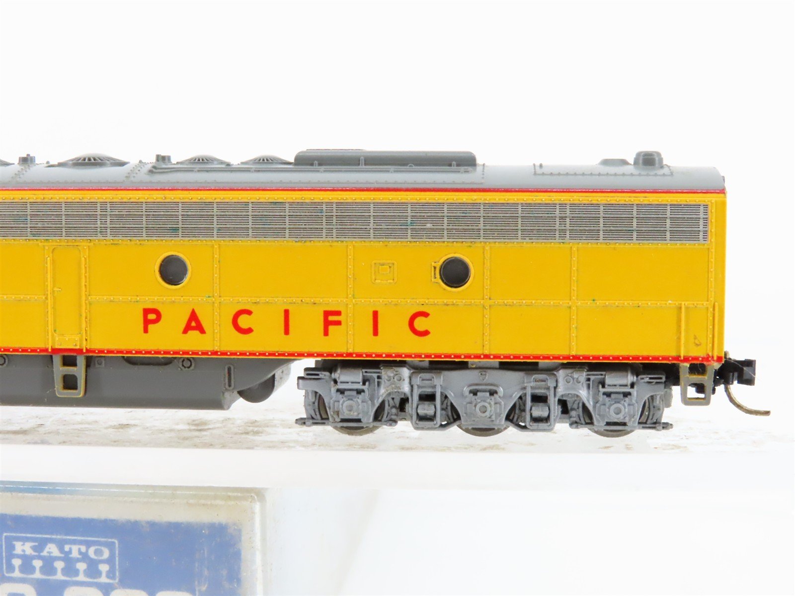 N Scale KATO 176-263 UP Union Pacific EMD E8/9A Diesel Locomotive #927 w/ DCC