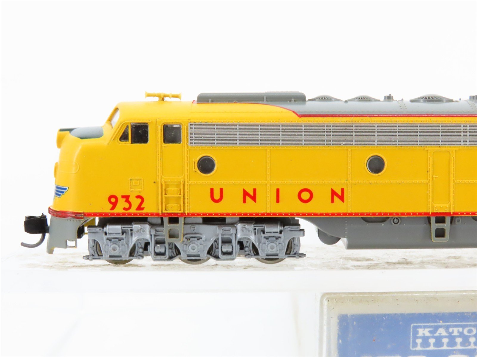 N Scale KATO 176-266 UP Union Pacific EMD E8/9A Diesel Locomotive #932 w/ DCC