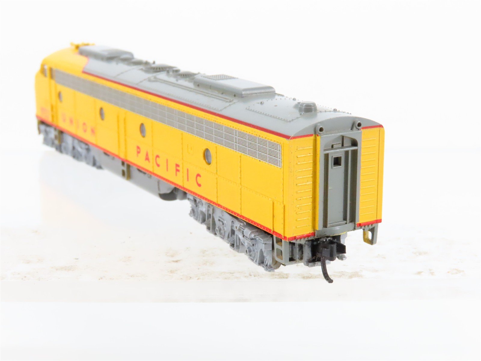 N Scale KATO 176-266 UP Union Pacific EMD E8/9A Diesel Locomotive #932 w/ DCC