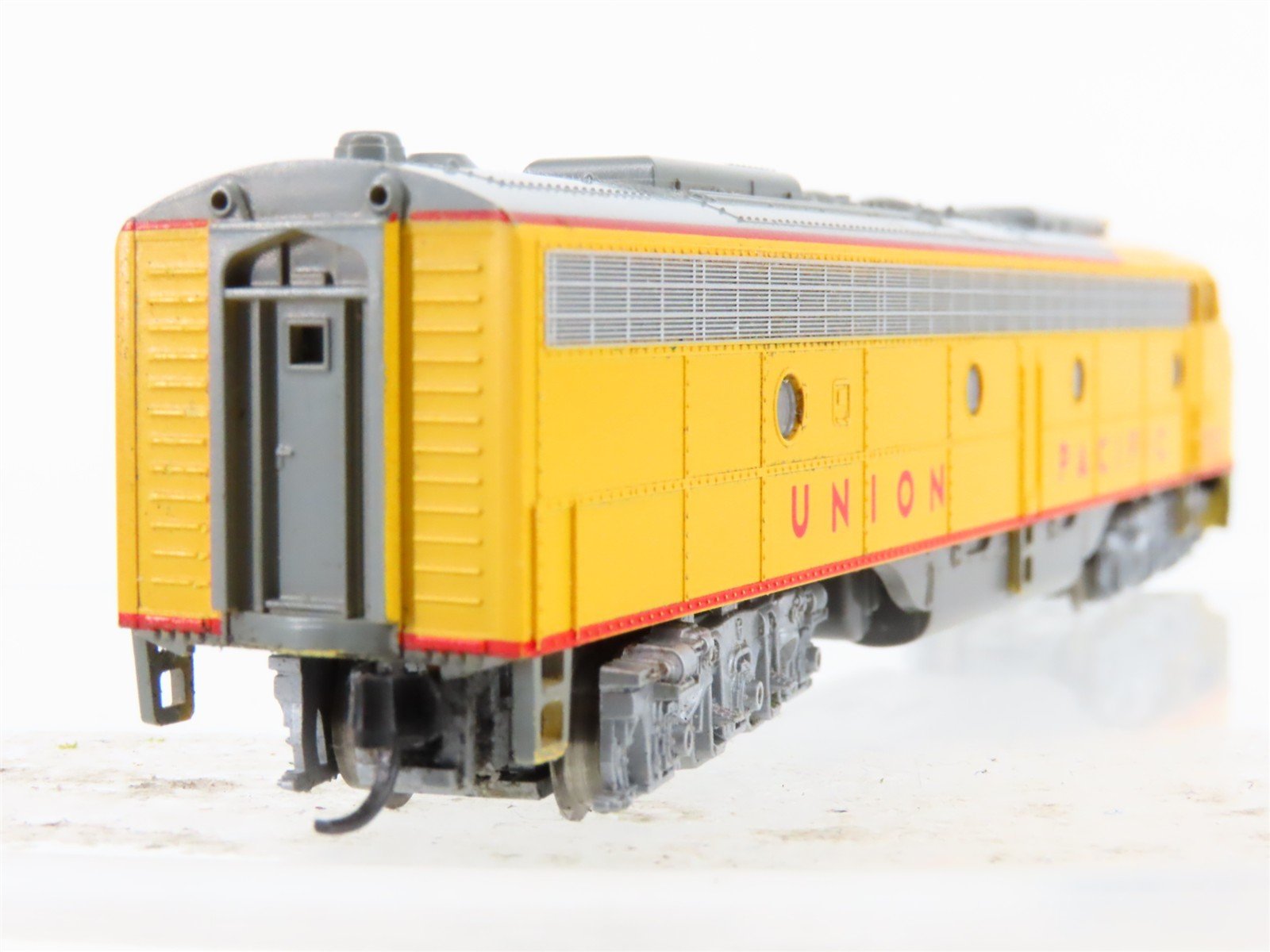 N Scale KATO 176-266 UP Union Pacific EMD E8/9A Diesel Locomotive #932 w/ DCC