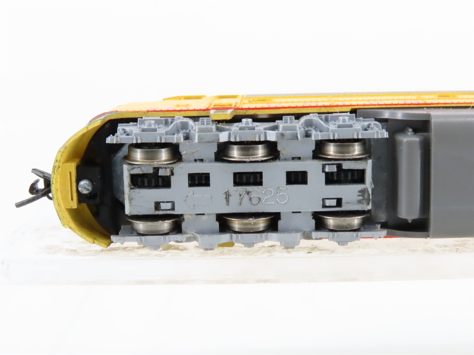 N Scale KATO 176-266 UP Union Pacific EMD E8/9A Diesel Locomotive #932 w/ DCC