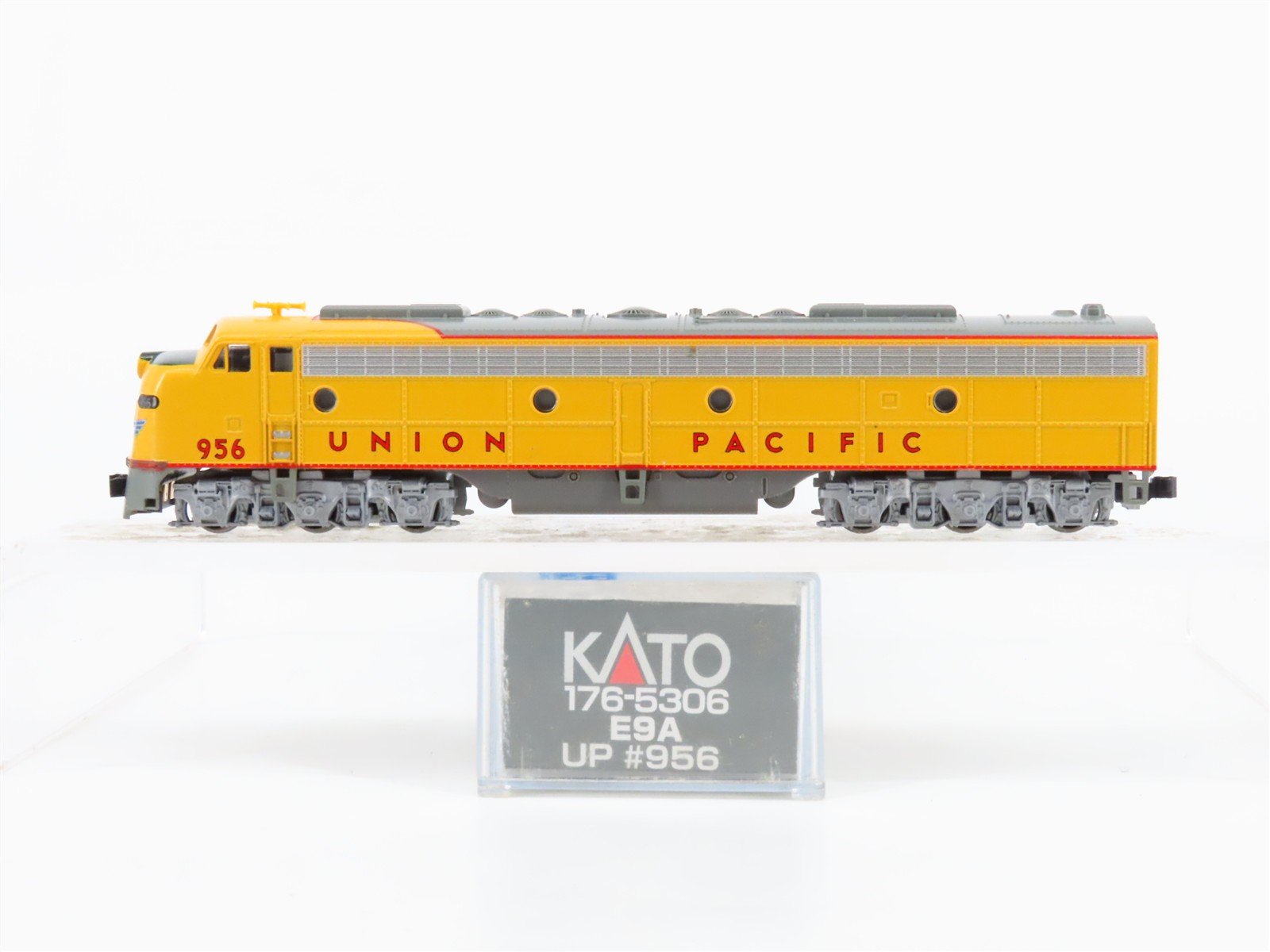 N Scale KATO 176-5306 UP Union Pacific EMD E9A Diesel Locomotive #956 w/ DCC