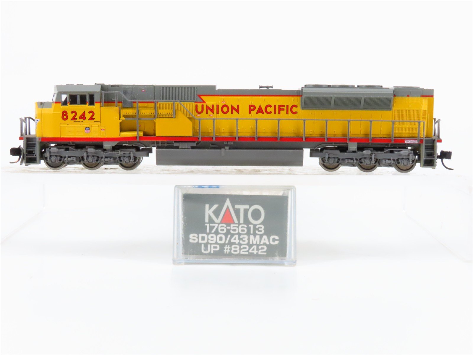 N Scale KATO 176-5613 UP Union Pacific EMD SD90/43MAC Diesel #8242 w/ DCC