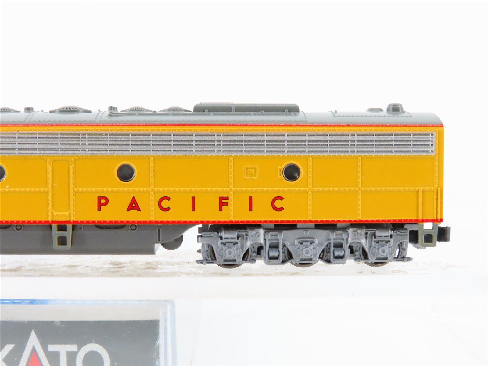 N Scale KATO 176-5351 UP Union Pacific EMD E9B Diesel #951B w/ DCC