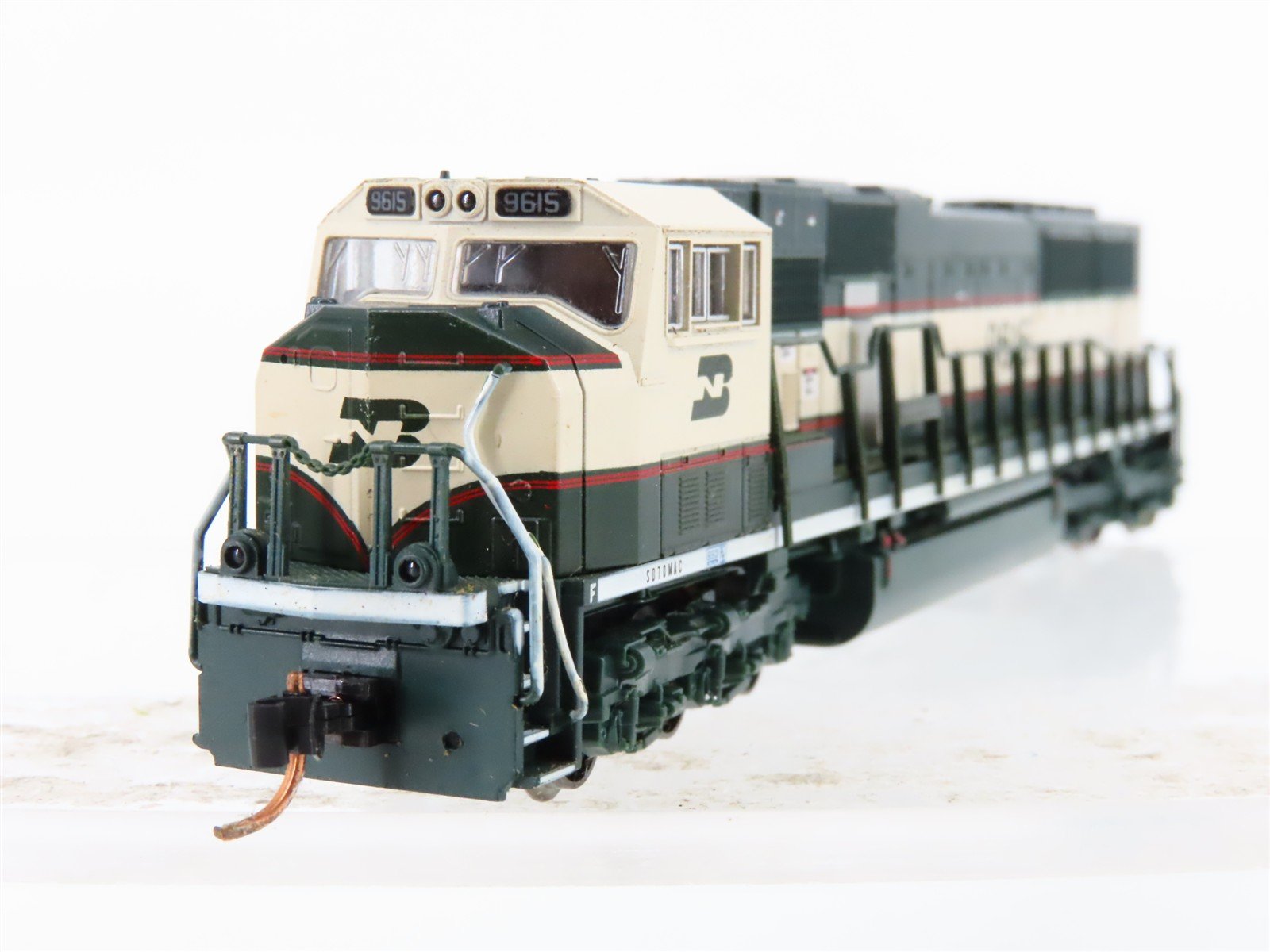 N Scale KATO 176-6502 BN Burlington Northern EMD SD70MAC Diesel #9615 w/ DCC