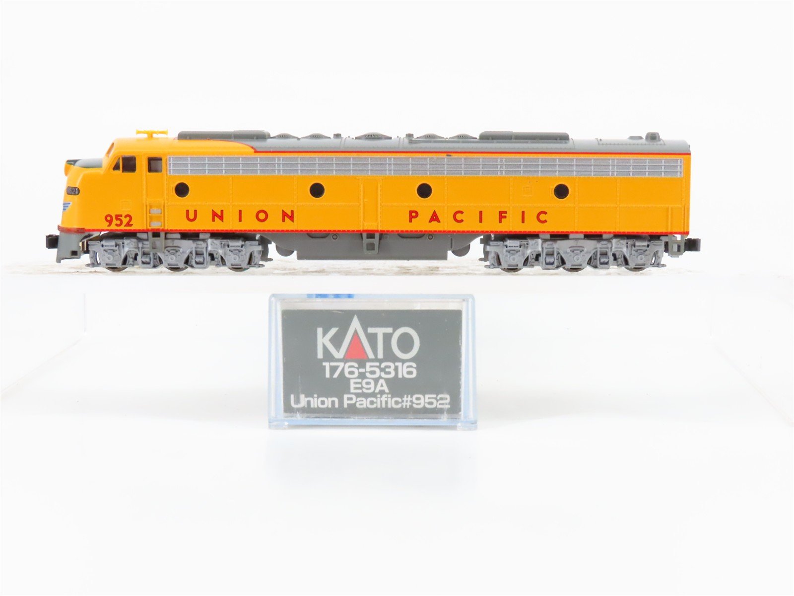 N Scale KATO 176-5316 UP Union Pacific EMD E9A Diesel Locomotive #952 w/ DCC