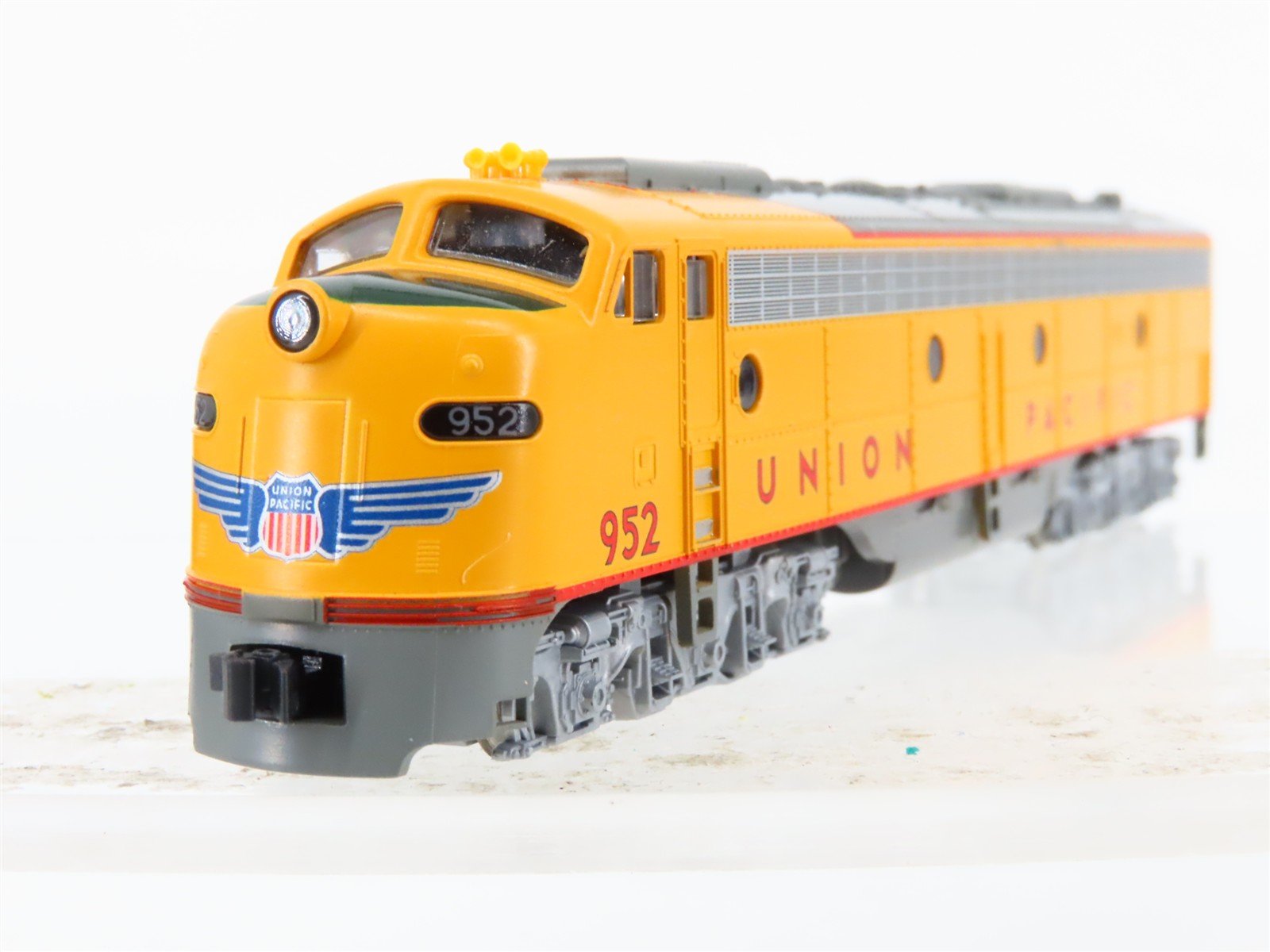 N Scale KATO 176-5316 UP Union Pacific EMD E9A Diesel Locomotive #952 w/ DCC