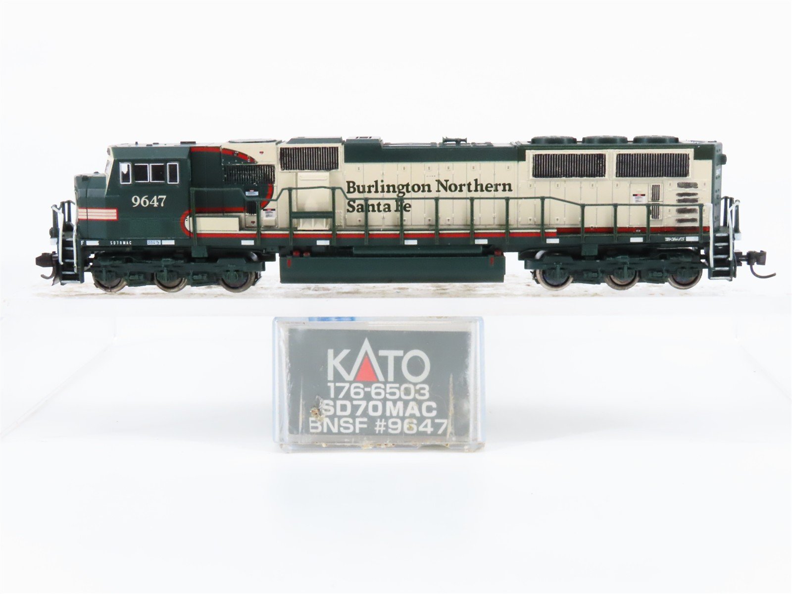 N Scale KATO 176-6503 BNSF Railway EMD SD70MAC Diesel Locomotive #9647 w/ DCC