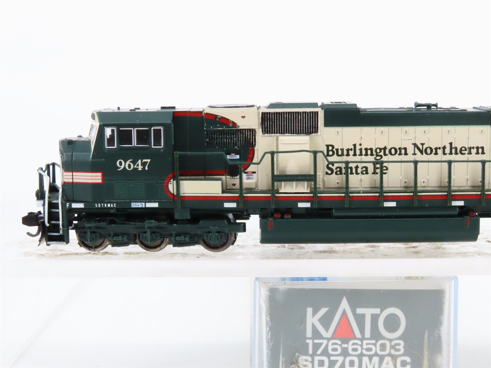 N Scale KATO 176-6503 BNSF Railway EMD SD70MAC Diesel Locomotive #9647 w/ DCC