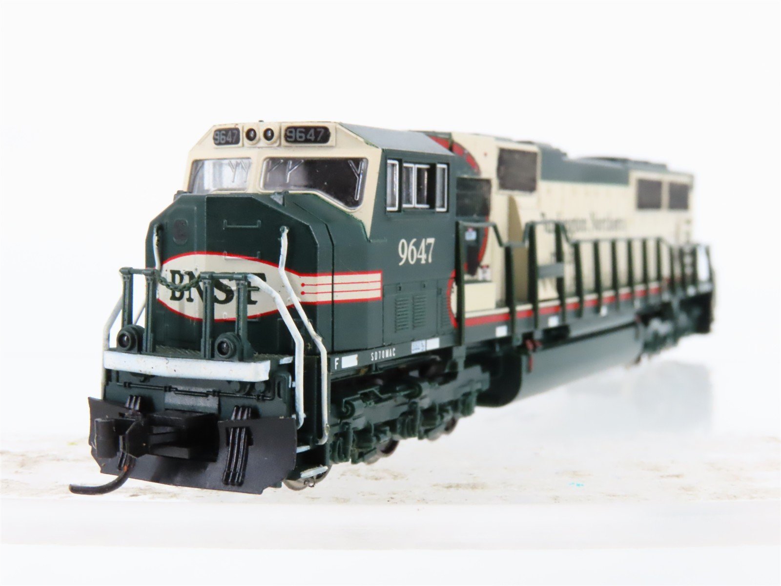 N Scale KATO 176-6503 BNSF Railway EMD SD70MAC Diesel Locomotive #9647 w/ DCC