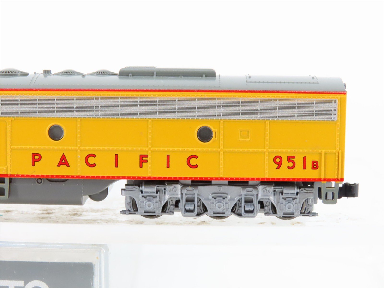 N Scale KATO 176-5351 UP Union Pacific EMD E9B Diesel #951B Locomotive w/ DCC