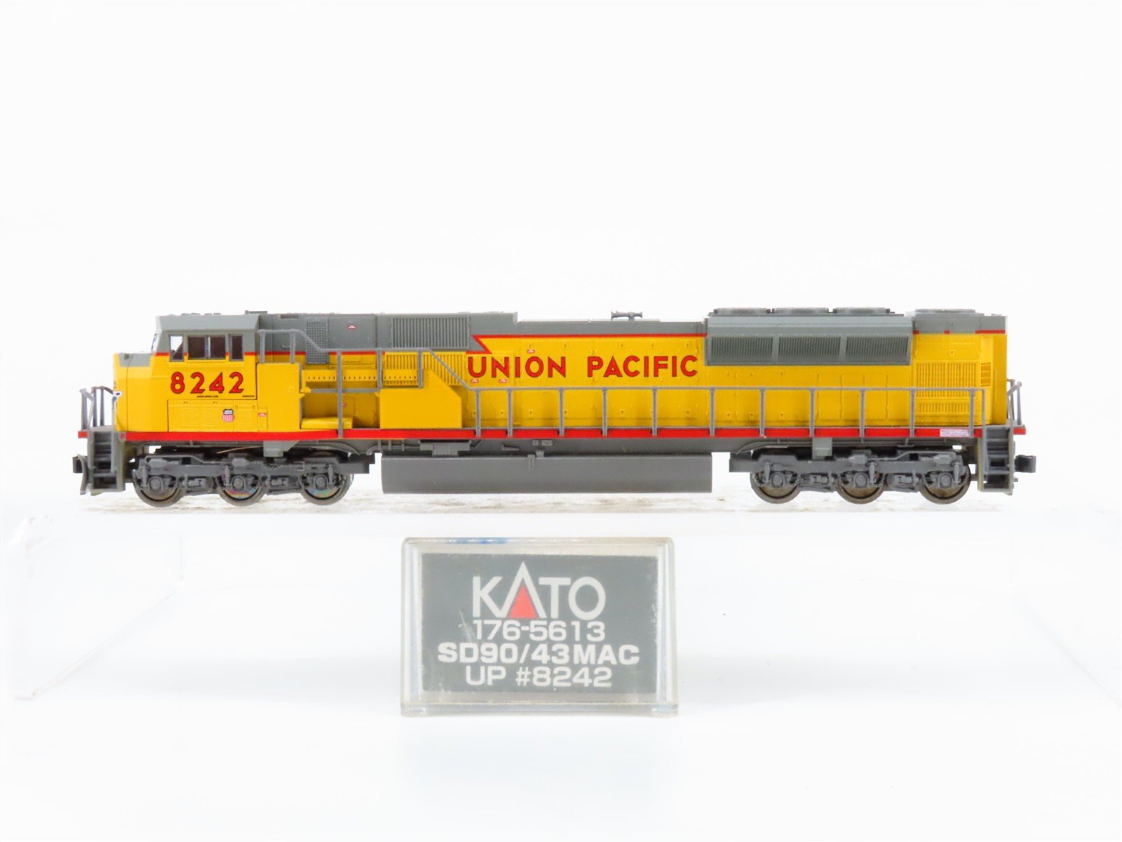 N Scale KATO 176-5613 UP Union Pacific EMD SD90/43MAC Diesel #8242 w/ DCC