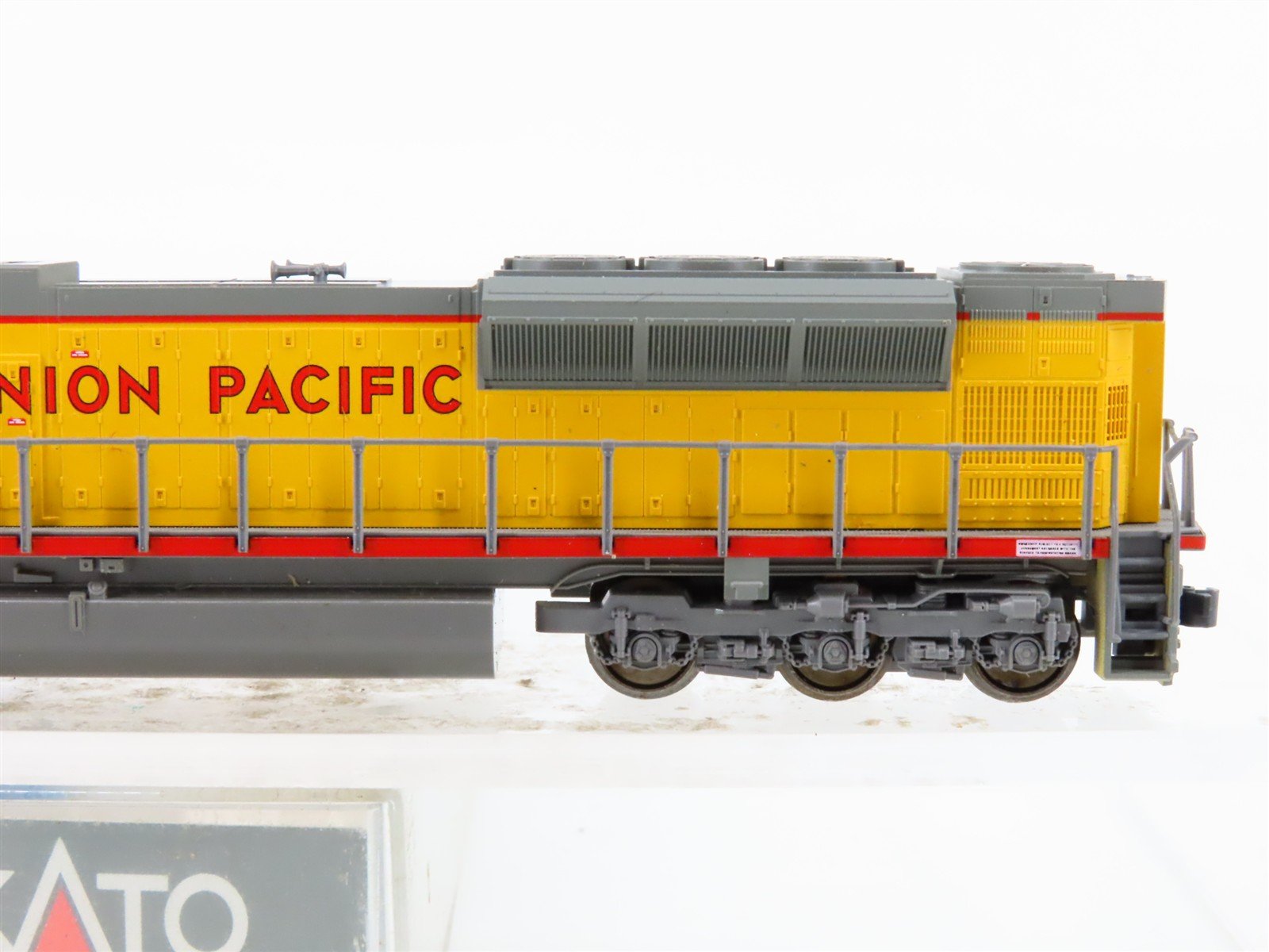 N Scale KATO 176-5613 UP Union Pacific EMD SD90/43MAC Diesel #8242 w/ DCC
