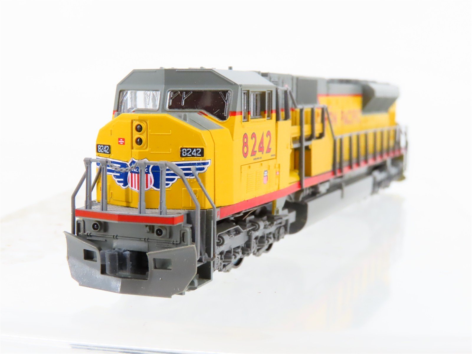 N Scale KATO 176-5613 UP Union Pacific EMD SD90/43MAC Diesel #8242 w/ DCC