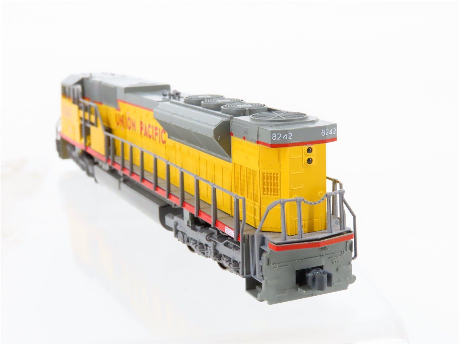 N Scale KATO 176-5613 UP Union Pacific EMD SD90/43MAC Diesel #8242 w/ DCC