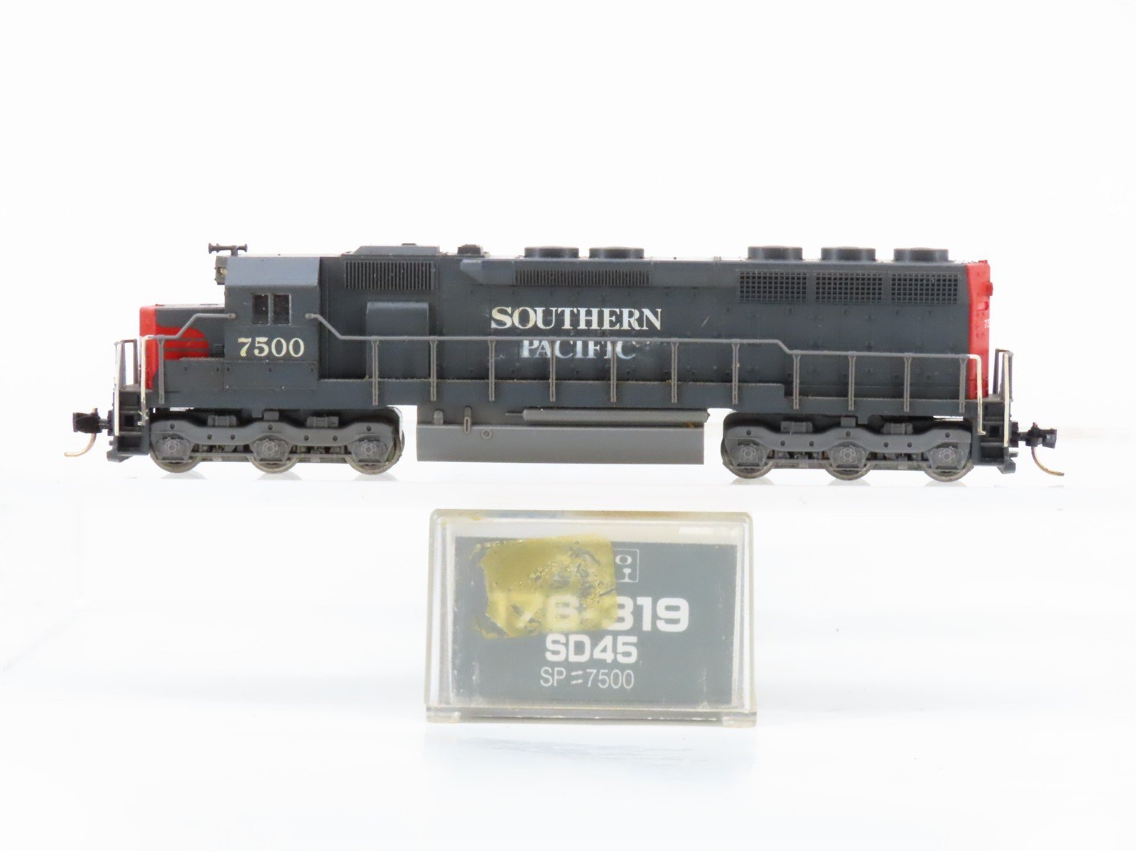N Scale KATO 176-319 SP Southern Pacific "Bloody Nose" EMD SD45 Diesel #7500