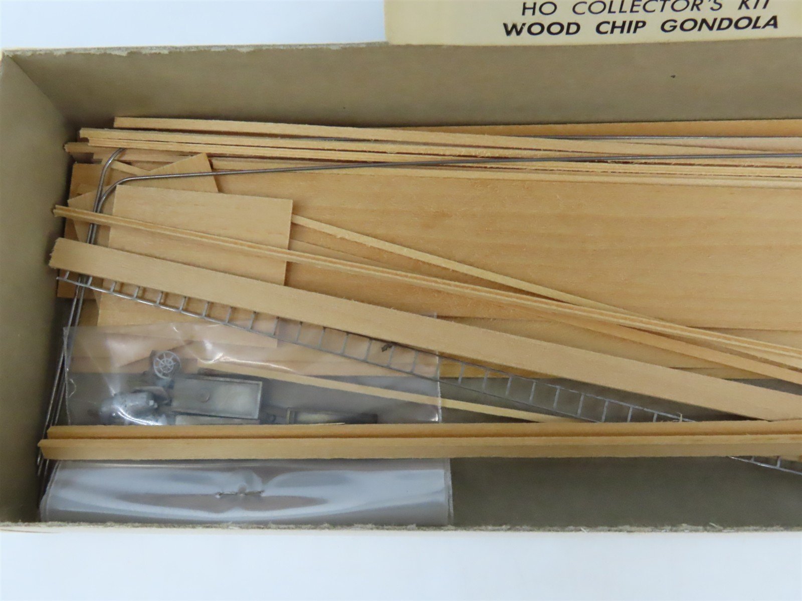 HO Scale Ambroid Kit SP Southern Pacific Railroad Wood Chip Gondola