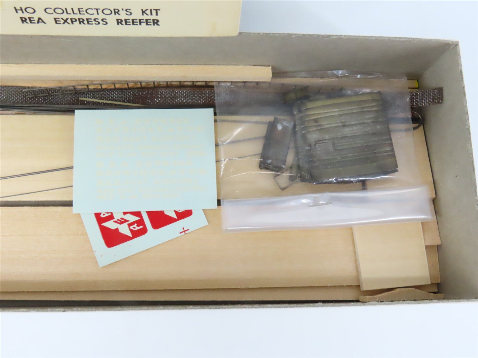 HO Scale Ambroid Kit REX REA Railway Express Agency Reefer