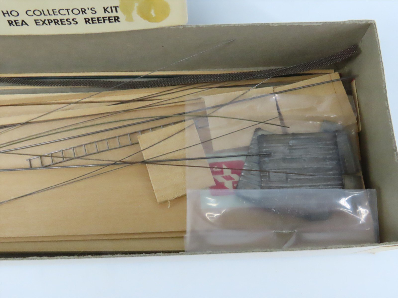 HO Scale Ambroid Kit REX REA Railway Express Agency Reefer