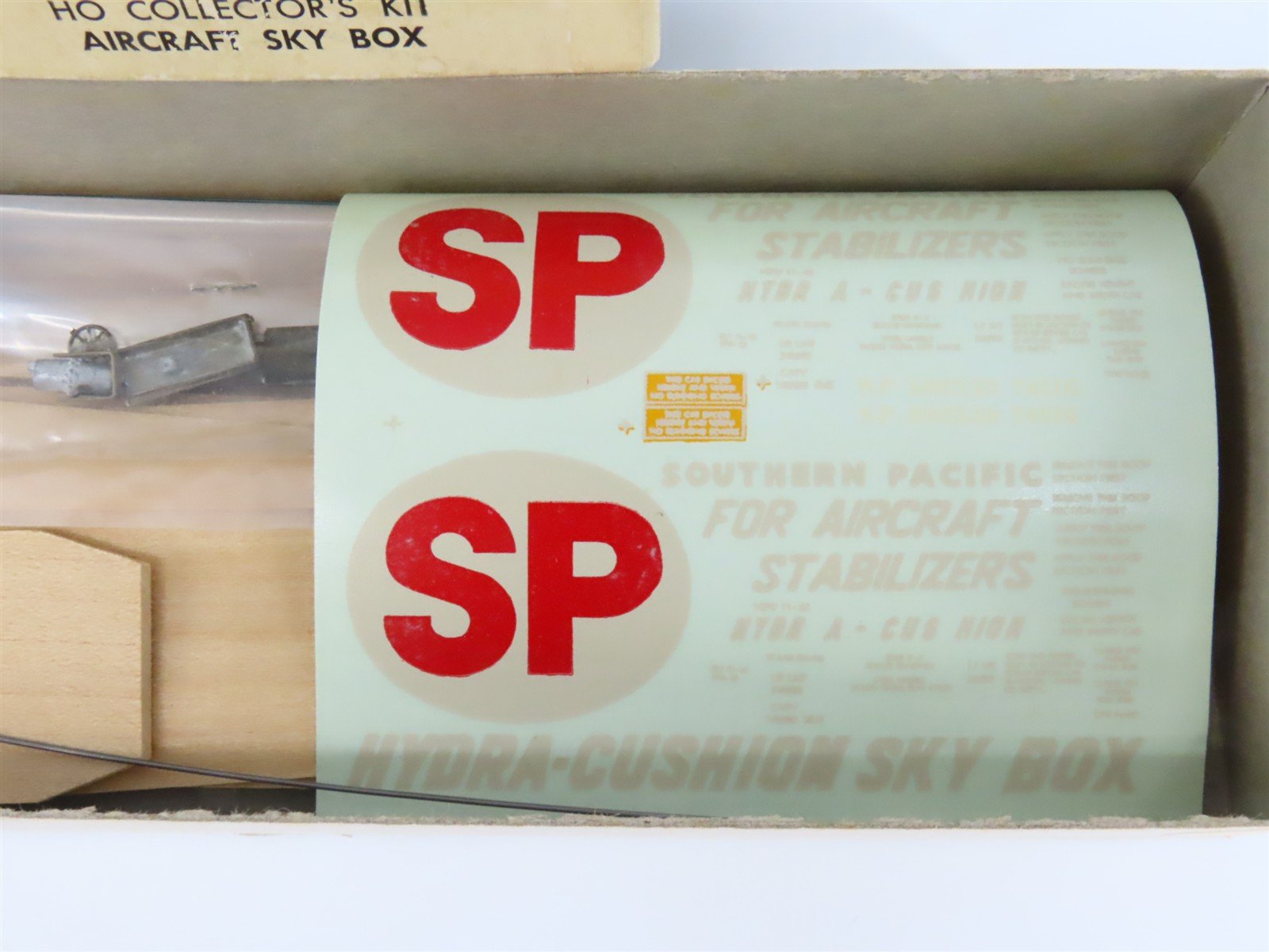 HO Scale Ambroid Kit SP Southern Pacific Railroad Aircraft Sky Box