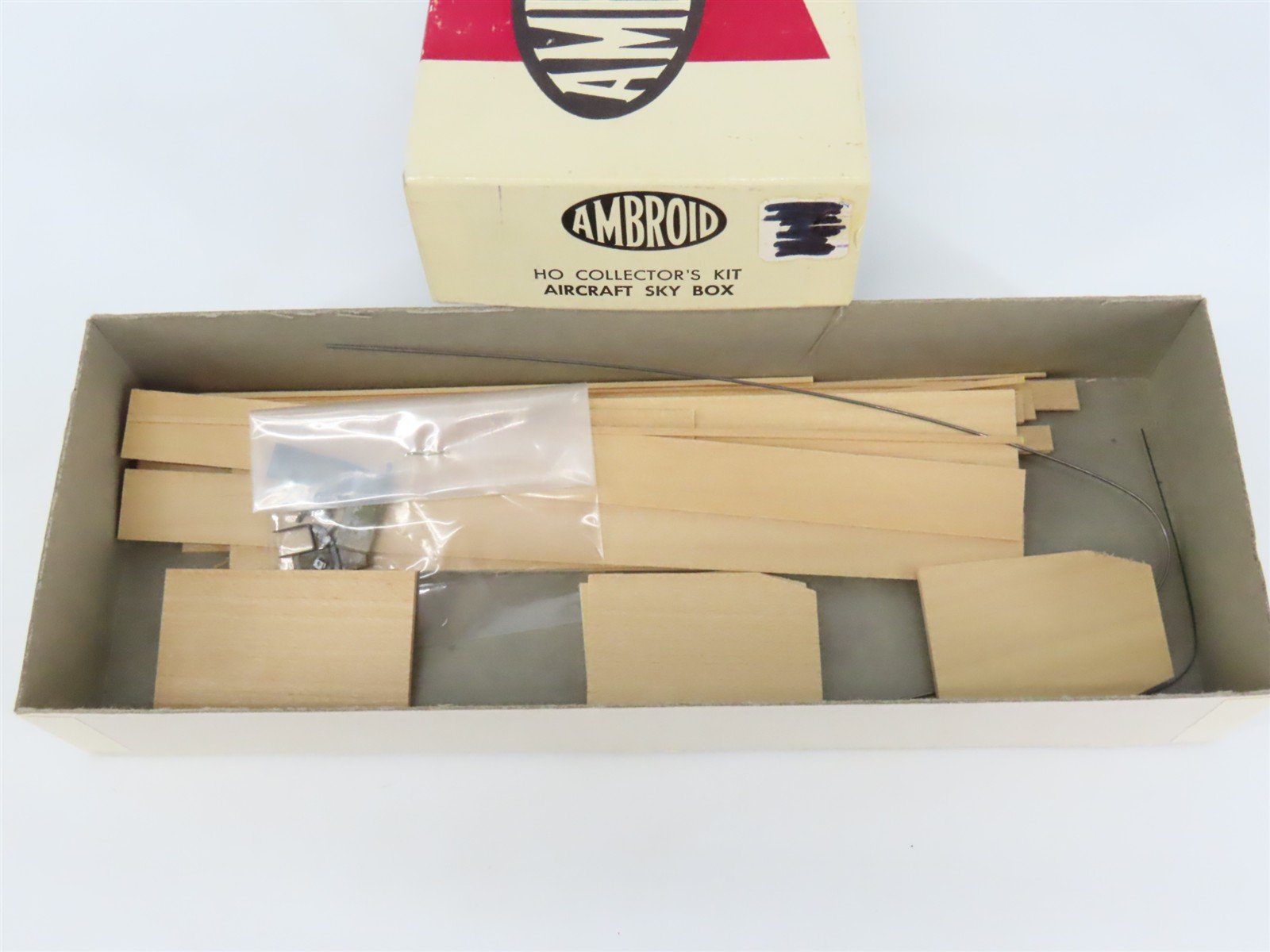 HO Scale Ambroid Kit SP Southern Pacific Railroad Aircraft Sky Box