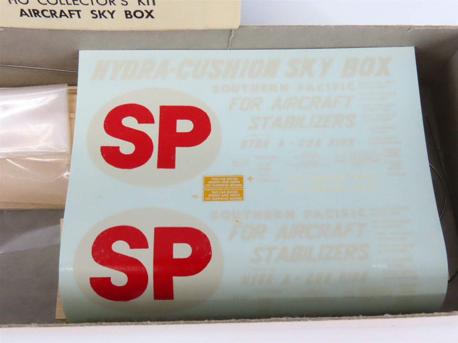 HO Scale Ambroid Kit SP Southern Pacific Railroad Aircraft Sky Box