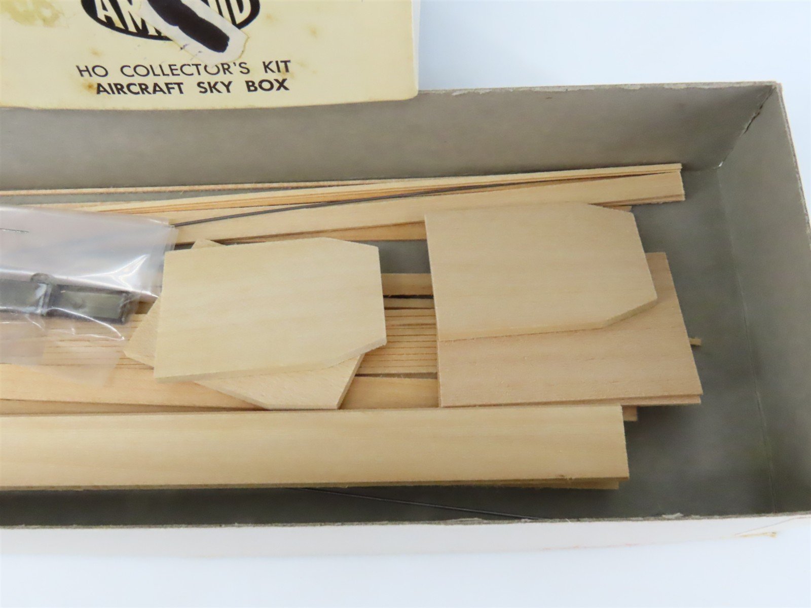 HO Scale Ambroid Kit SP Southern Pacific Railroad Aircraft Sky Box