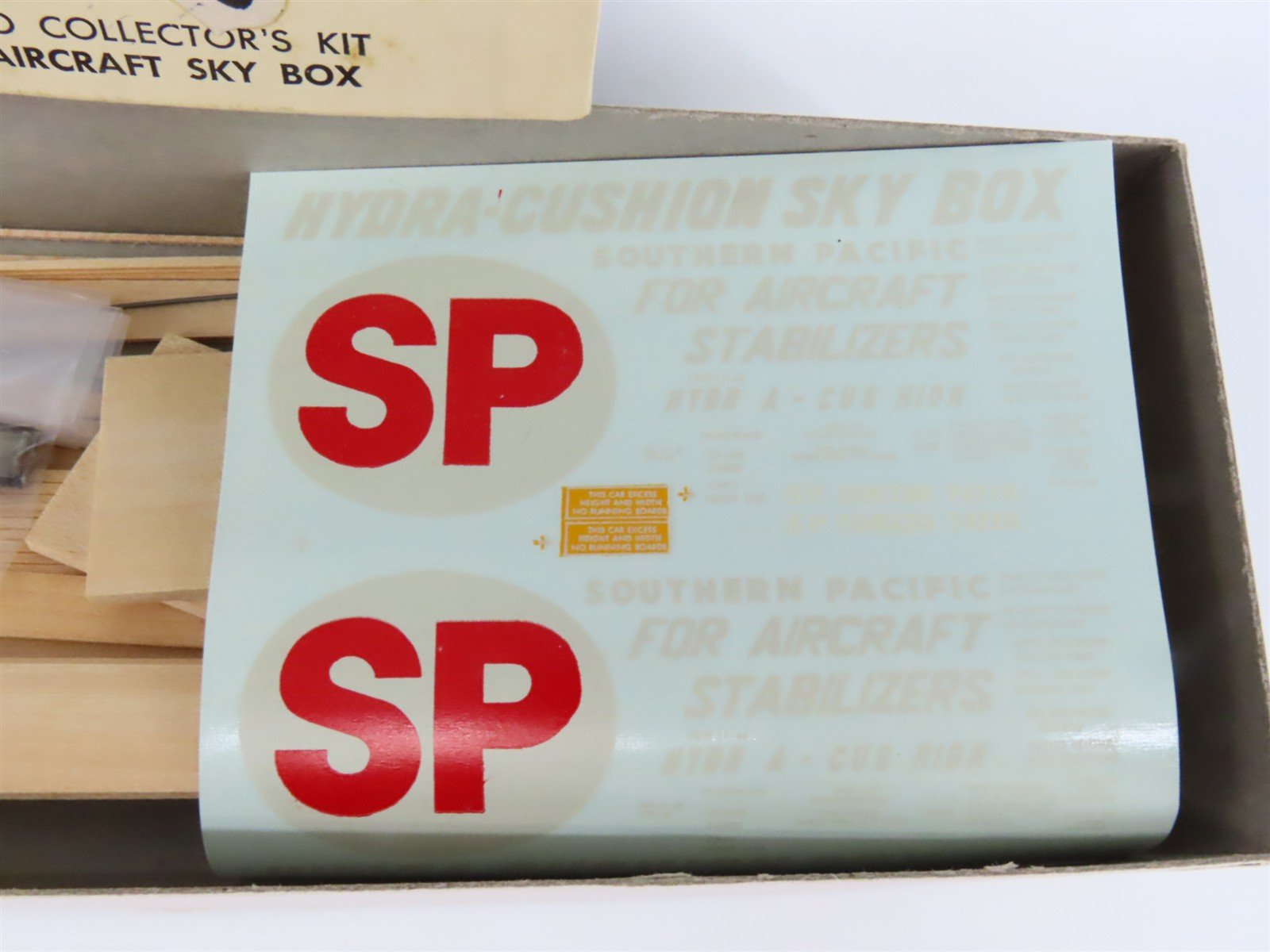 HO Scale Ambroid Kit SP Southern Pacific Railroad Aircraft Sky Box