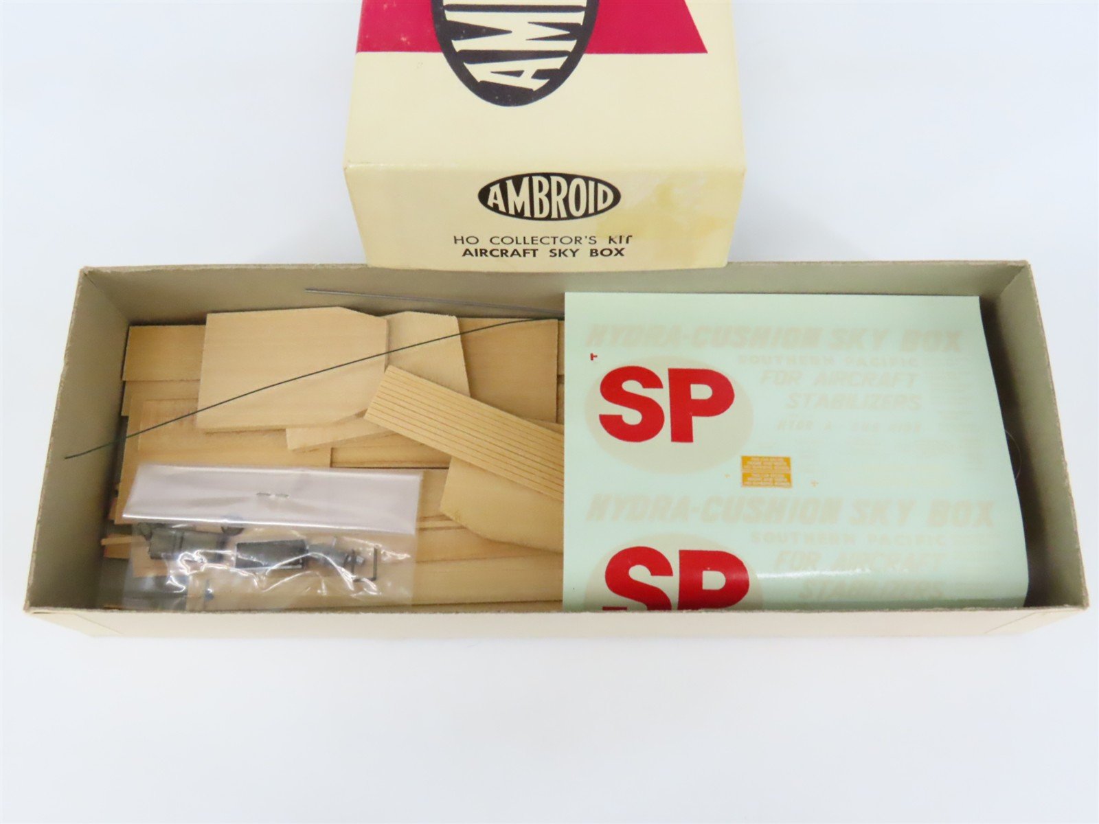 HO Scale Ambroid Kit SP Southern Pacific Railroad Aircraft Sky Box