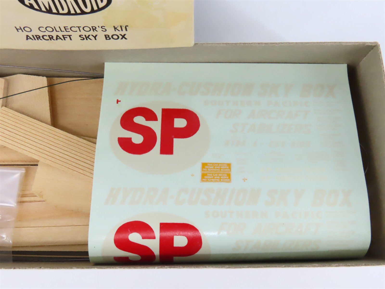 HO Scale Ambroid Kit SP Southern Pacific Railroad Aircraft Sky Box