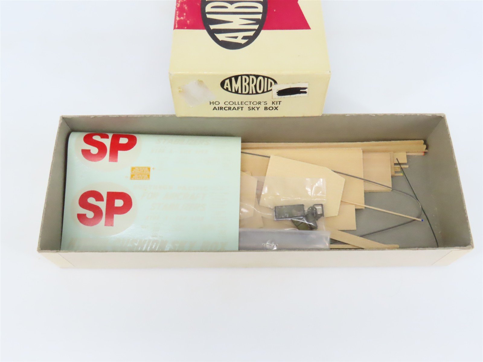 HO Scale Ambroid Kit SP Southern Pacific Railroad Aircraft Sky Box