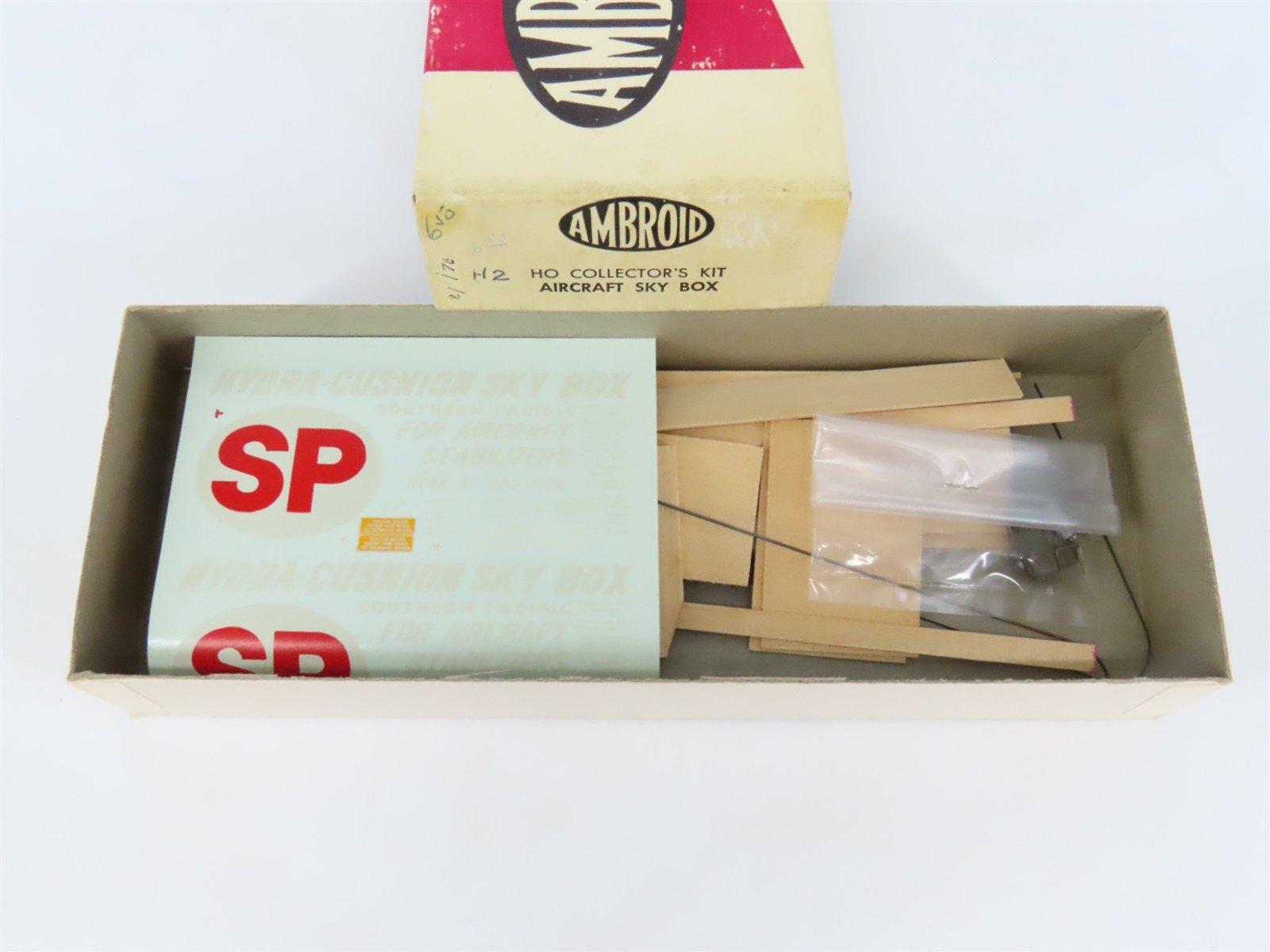 HO Scale Ambroid Kit SP Southern Pacific Railroad Aircraft Sky Box