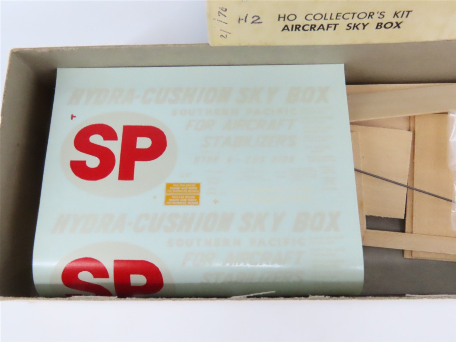 HO Scale Ambroid Kit SP Southern Pacific Railroad Aircraft Sky Box