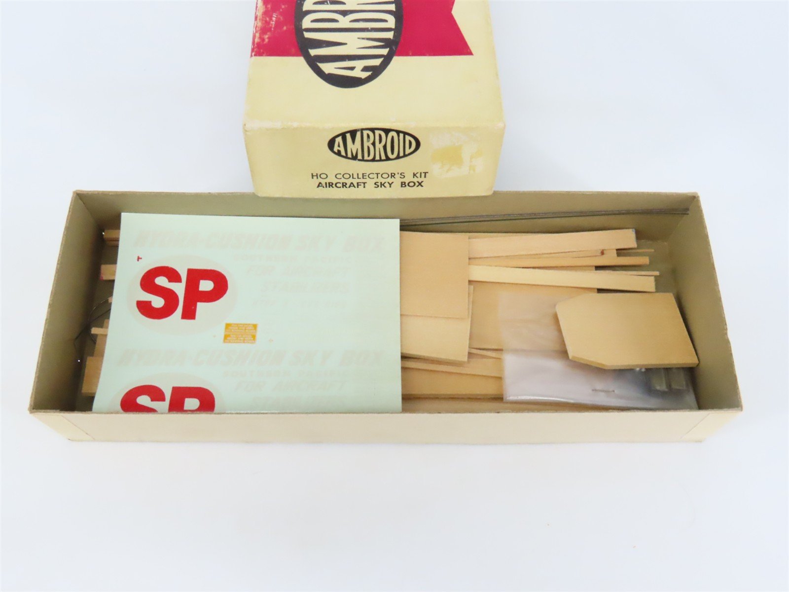 HO Scale Ambroid Kit SP Southern Pacific Railroad Aircraft Sky Box