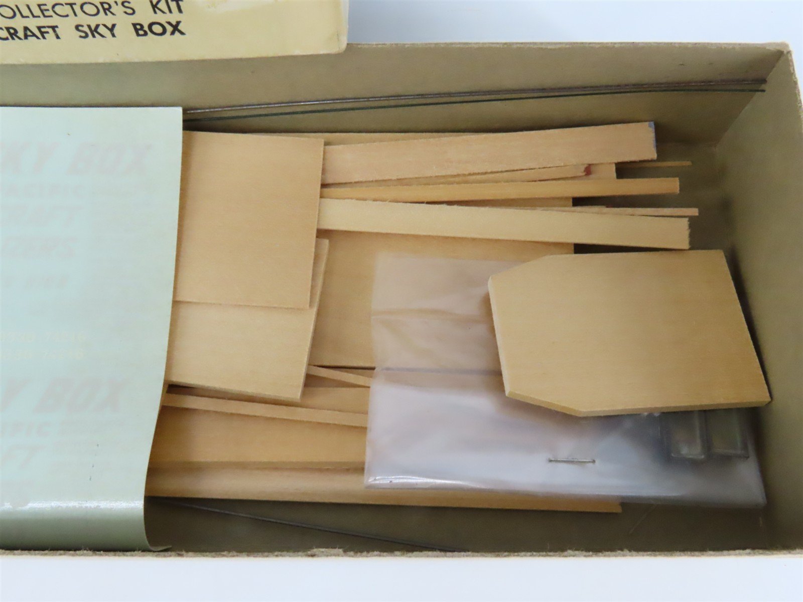 HO Scale Ambroid Kit SP Southern Pacific Railroad Aircraft Sky Box
