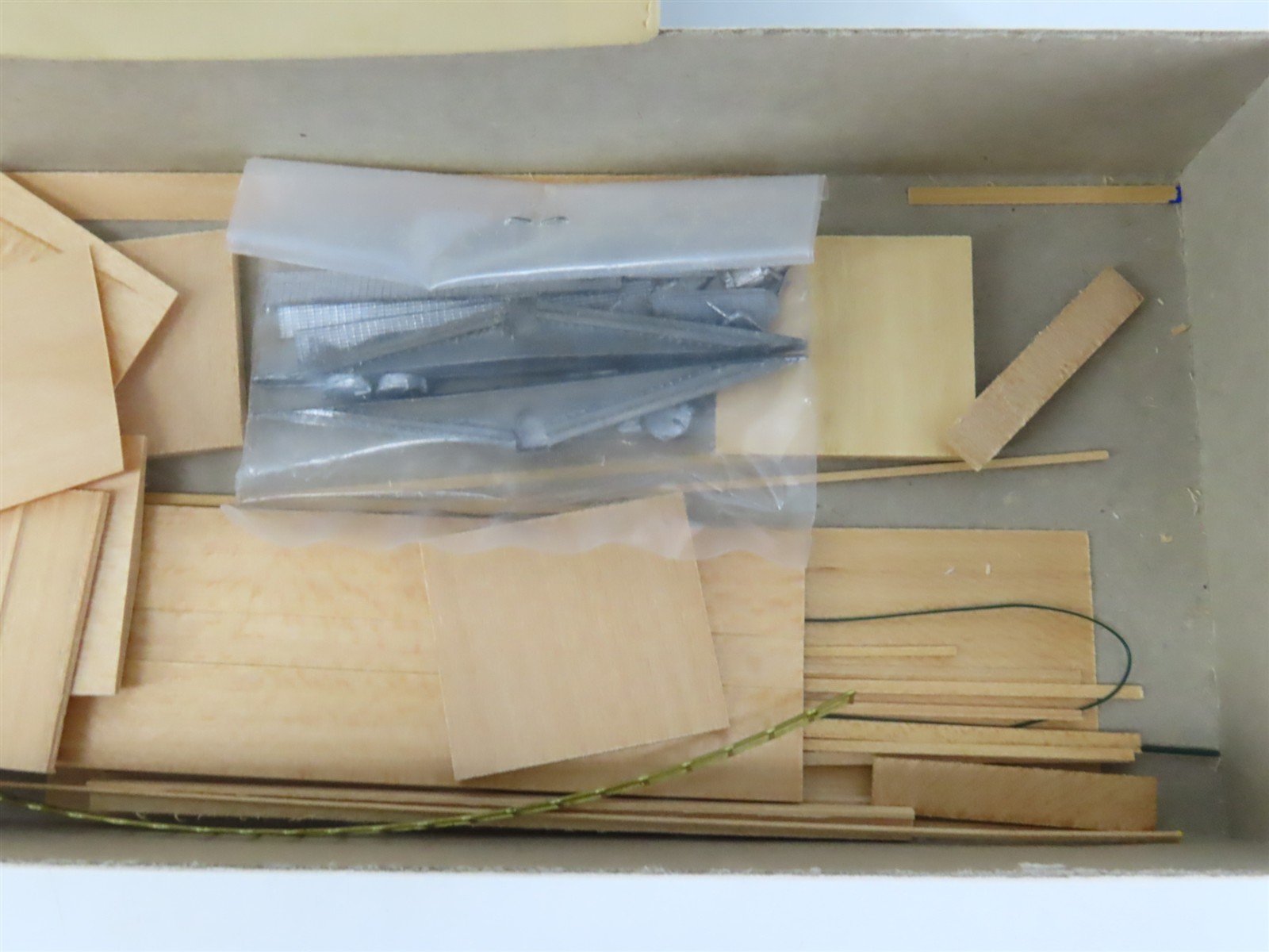 HO Scale Ambroid Kit H-11 GN Great Northern Railway Airslide Hopper