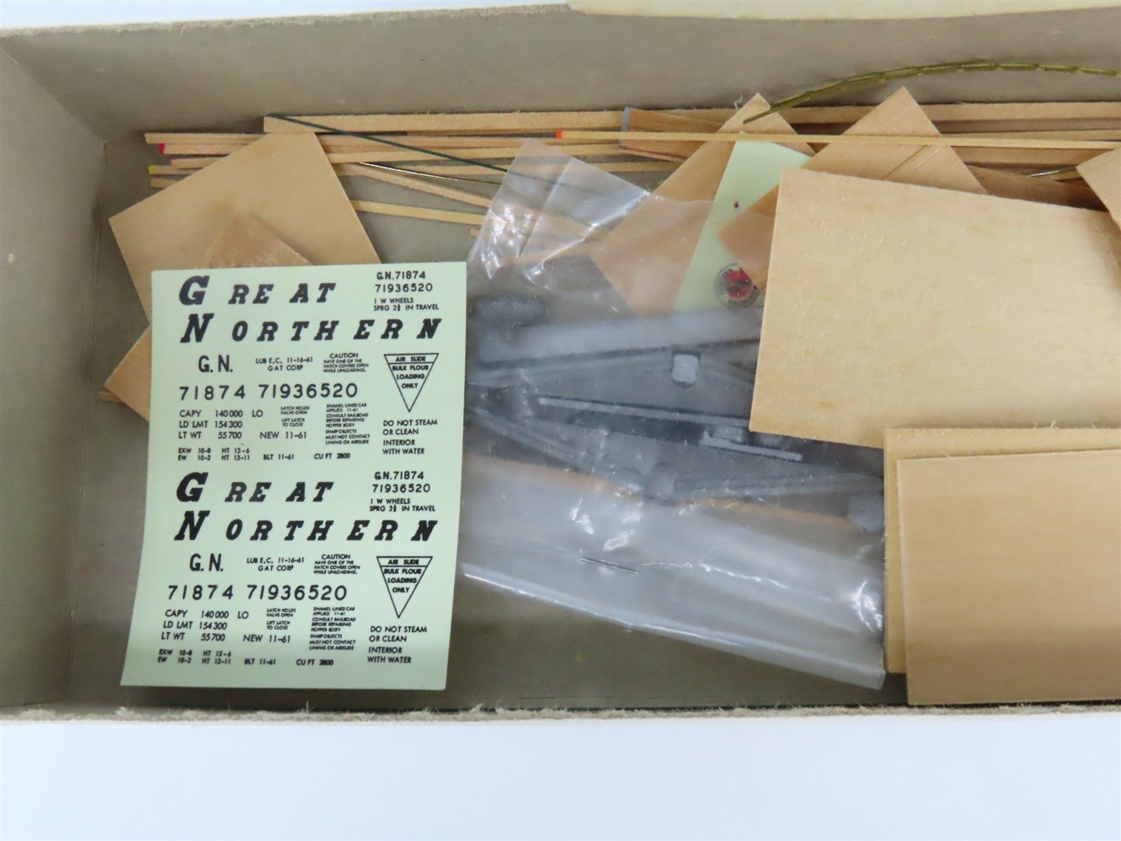 HO Scale Ambroid Kit H-11 GN Great Northern Railway Airslide Hopper