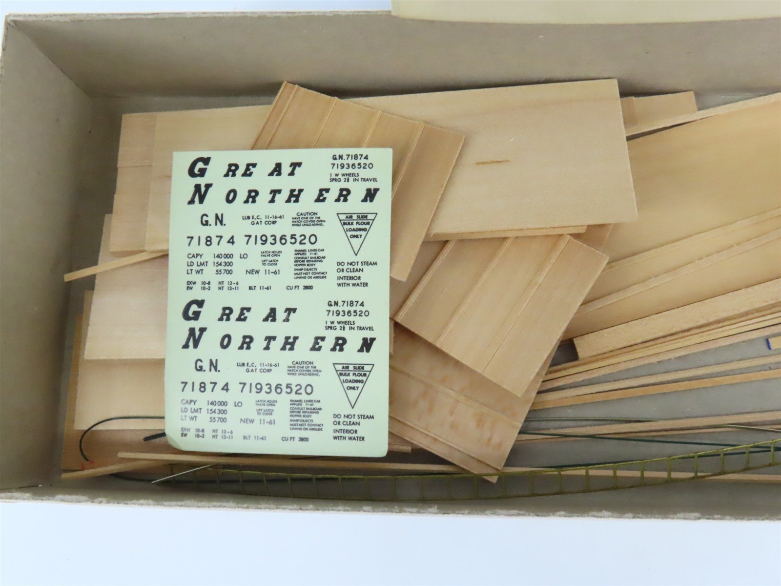 HO Scale Ambroid Kit H-11 GN Great Northern Railway Airslide Hopper