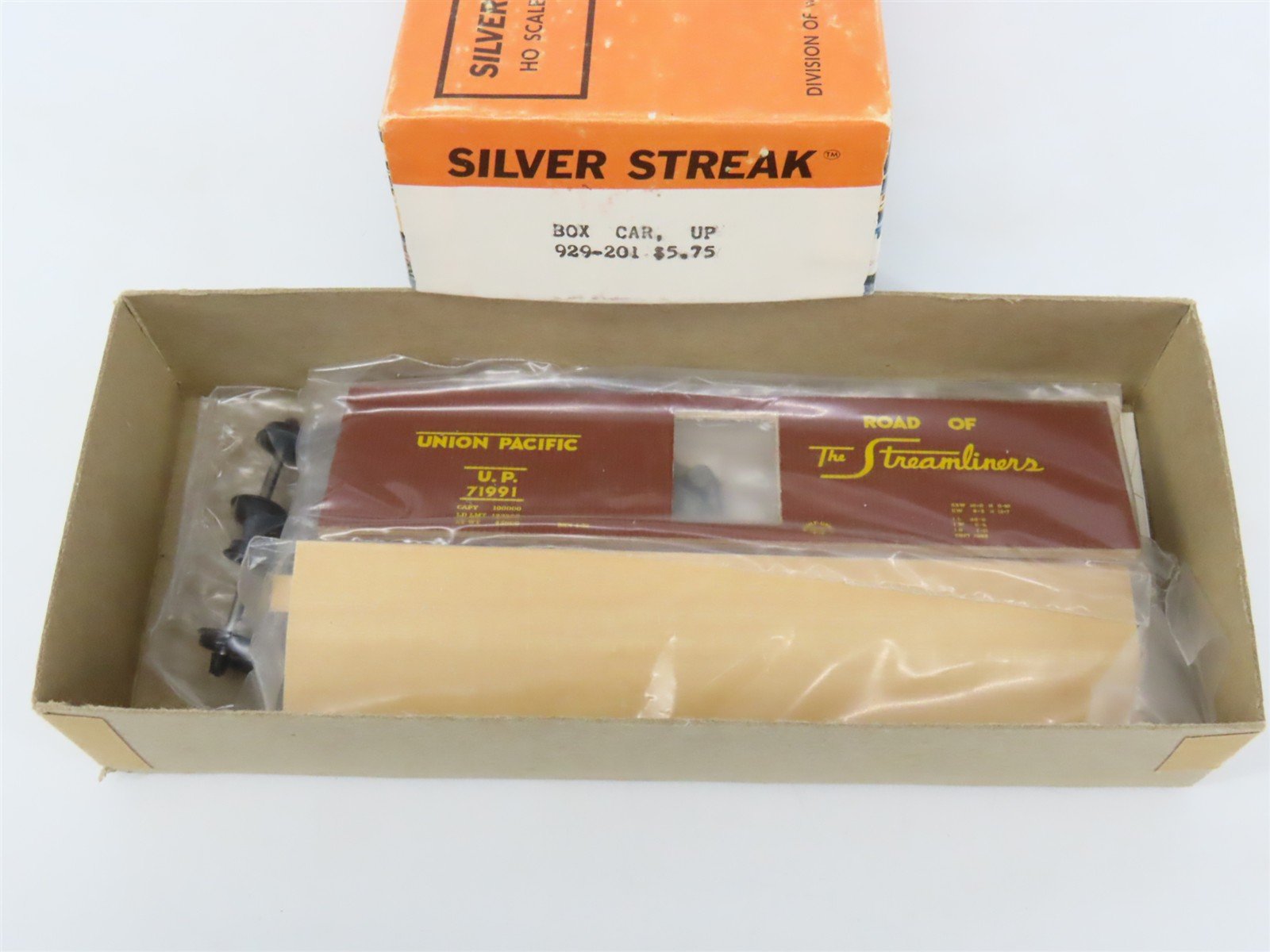 HO Scale Silver Streak Kit 929-201 UP Union Pacific Streamliners Box Car #71991