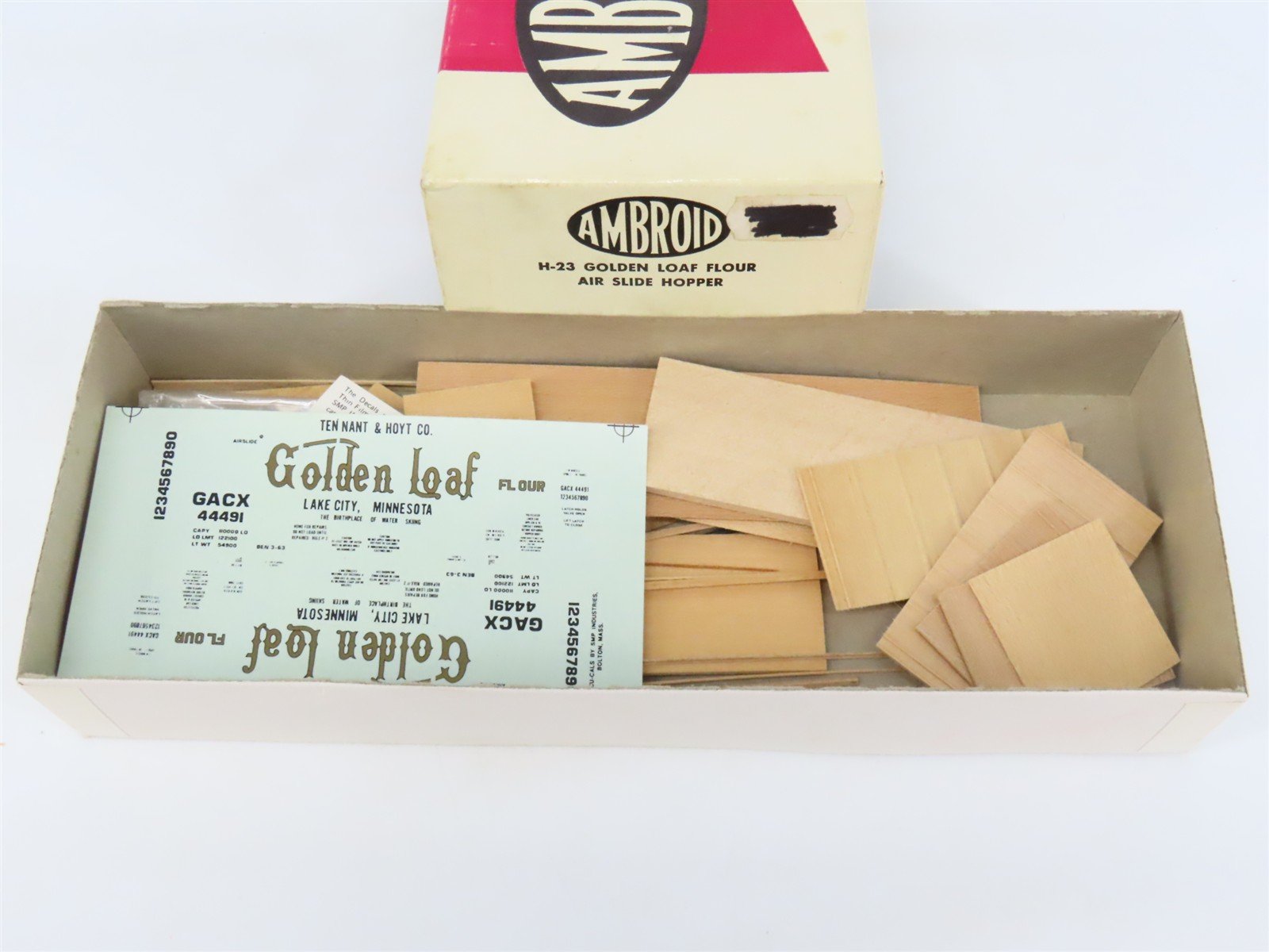 HO Scale Ambroid Kit H-23 GACX Golden Loaf Flour Air Slide Hopper