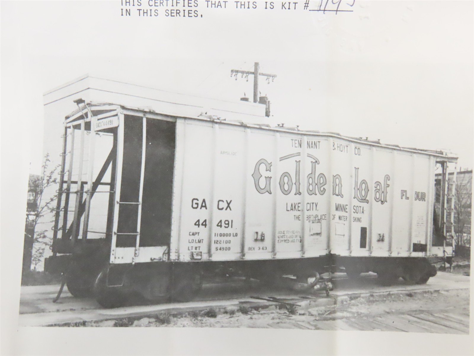 HO Scale Ambroid Kit H-23 GACX Golden Loaf Flour Air Slide Hopper