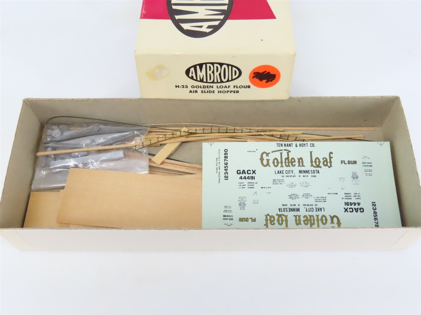 HO Scale Ambroid Kit H-23 GACX Golden Loaf Flour Air Slide Hopper