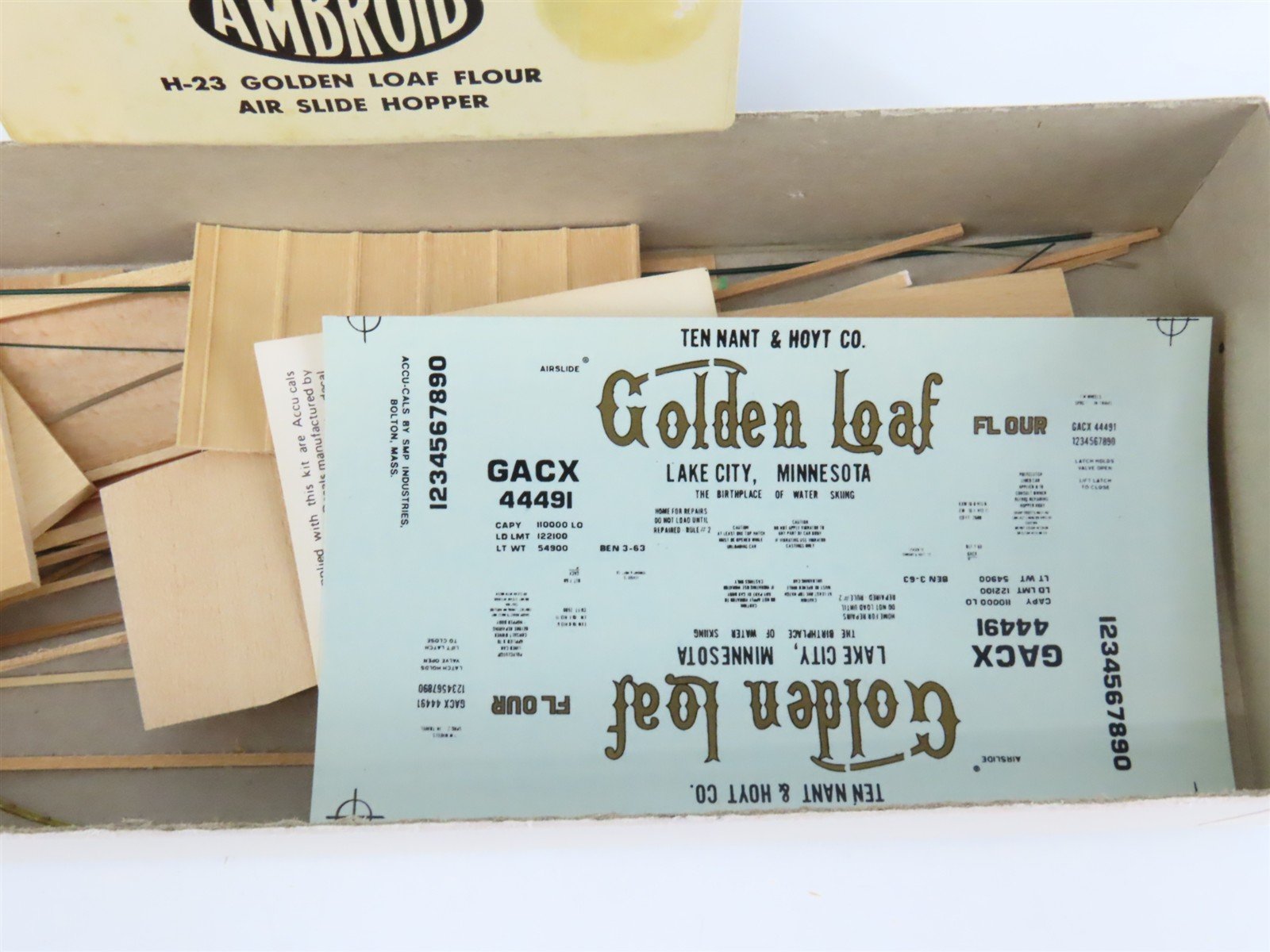 HO Scale Ambroid Kit H-23 GACX Golden Loaf Flour Air Slide Hopper