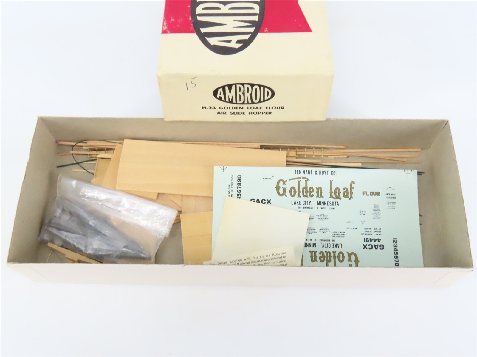 HO Scale Ambroid Kit H-23 GACX Golden Loaf Flour Air Slide Hopper #44491