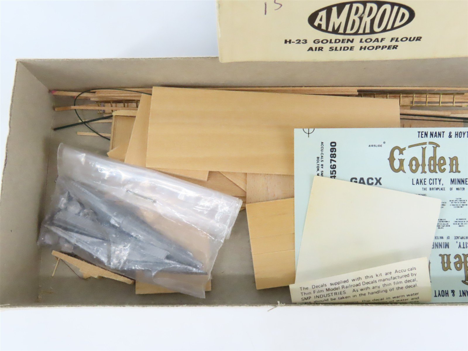 HO Scale Ambroid Kit H-23 GACX Golden Loaf Flour Air Slide Hopper #44491