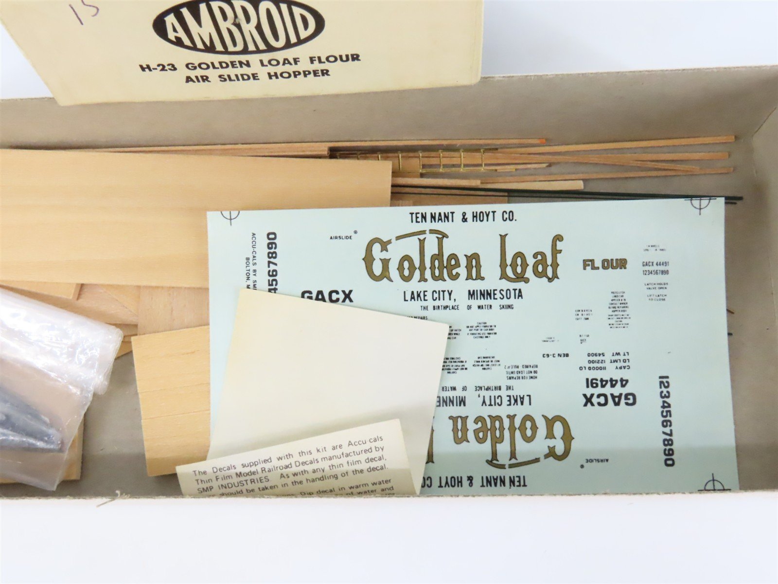 HO Scale Ambroid Kit H-23 GACX Golden Loaf Flour Air Slide Hopper #44491