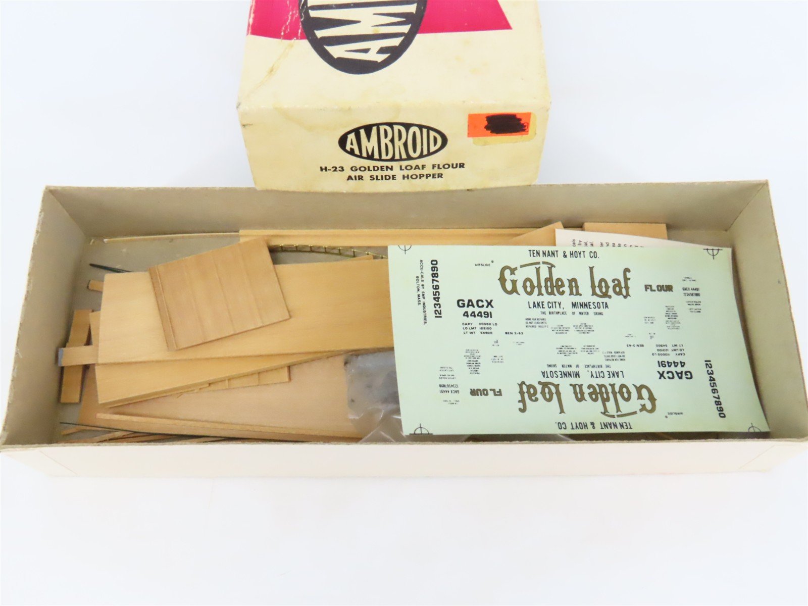 HO Scale Ambroid Kit H-23 GACX Golden Loaf Flour Air Slide Hopper #44491