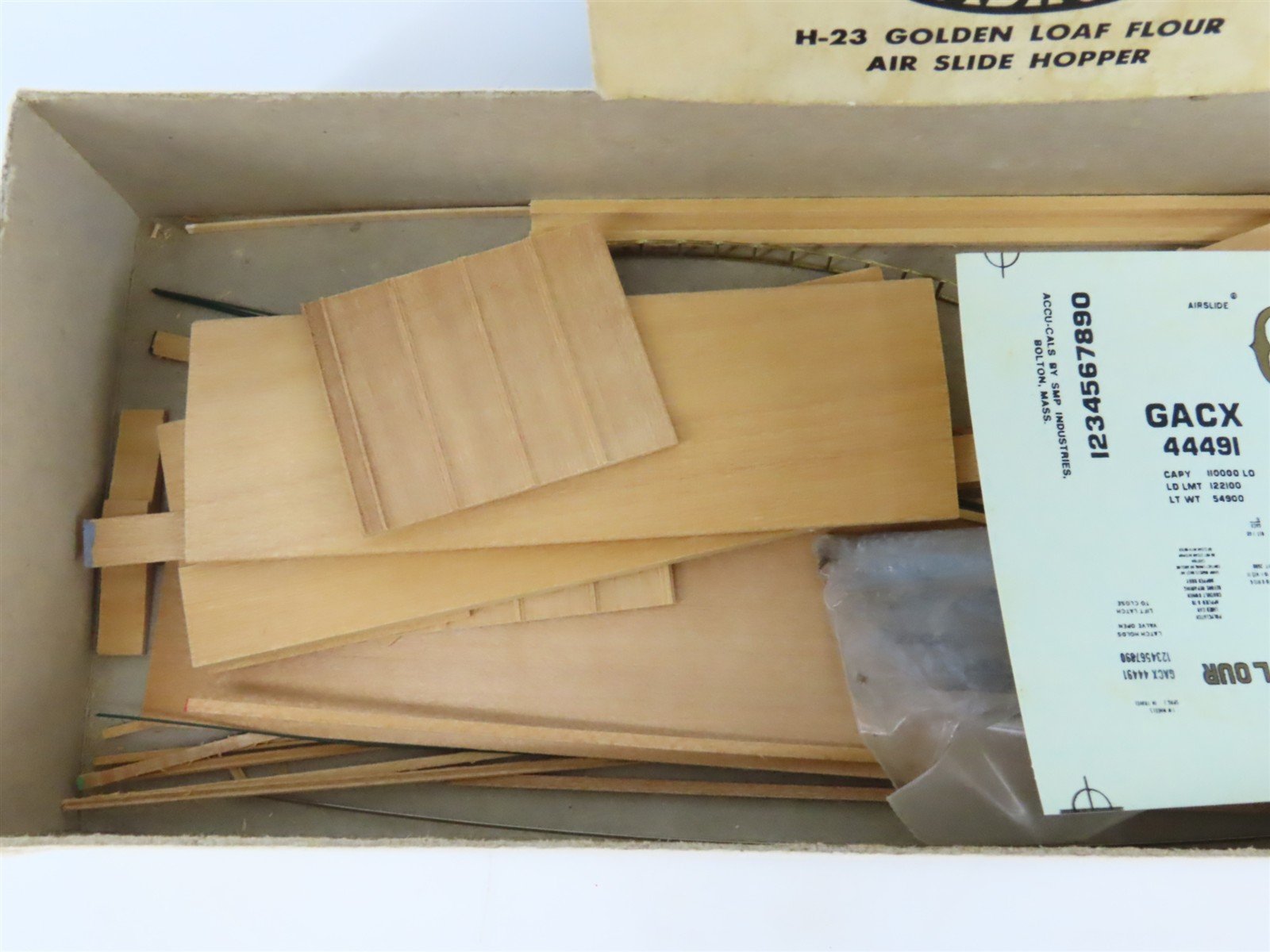 HO Scale Ambroid Kit H-23 GACX Golden Loaf Flour Air Slide Hopper #44491