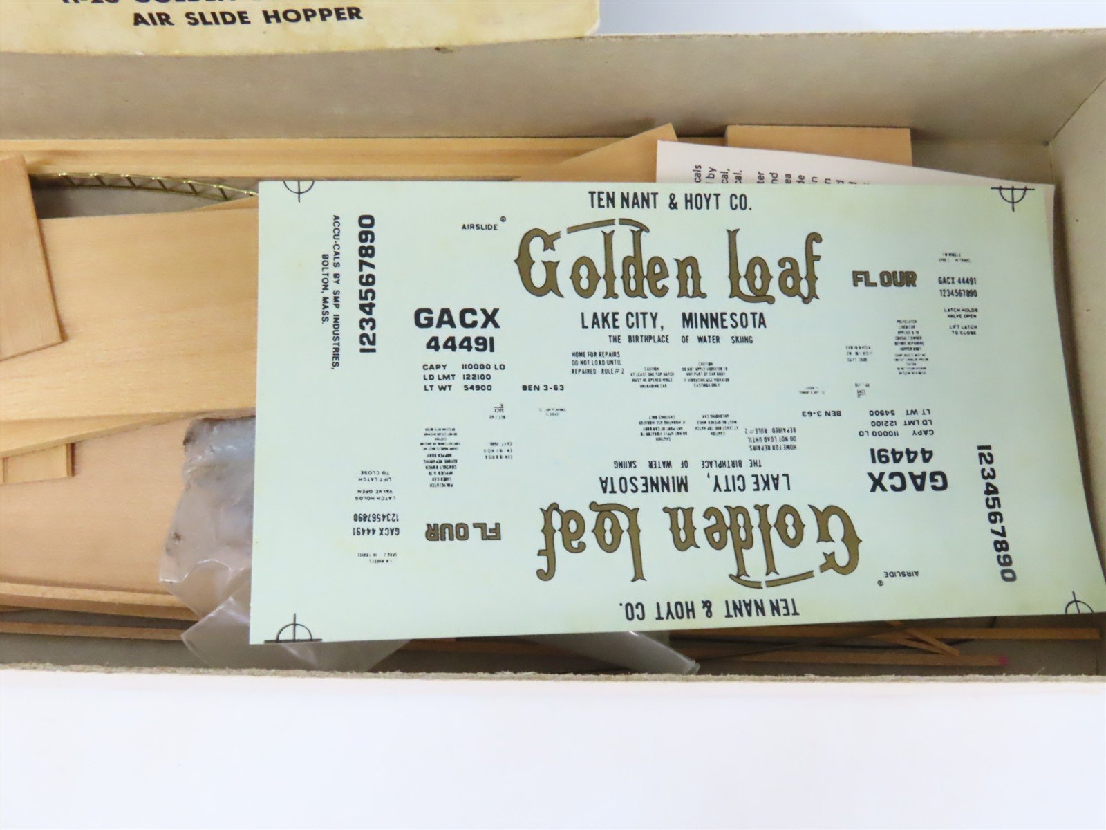 HO Scale Ambroid Kit H-23 GACX Golden Loaf Flour Air Slide Hopper #44491