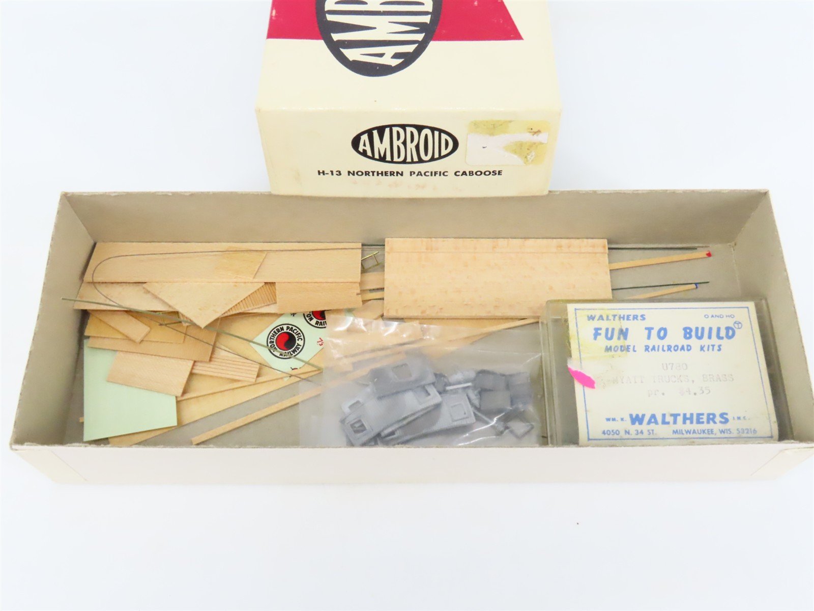 HO Scale Ambroid Kit H-13 NP Northern Pacific Railway Caboose